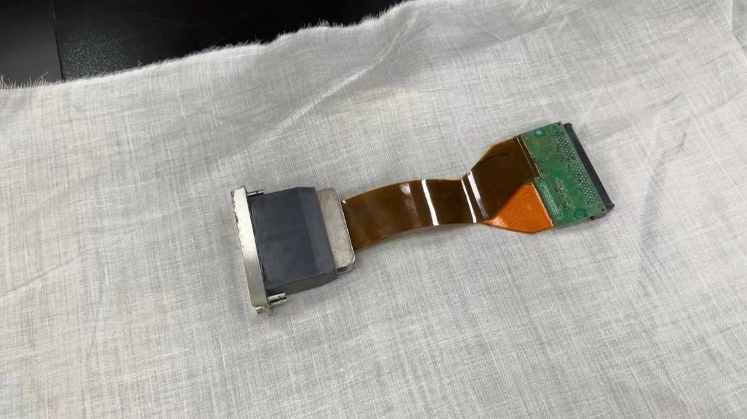 數(shù)碼印花機墨水干在噴頭上如何清洗? 數(shù)碼印花機墨水干在噴頭上如何清洗?